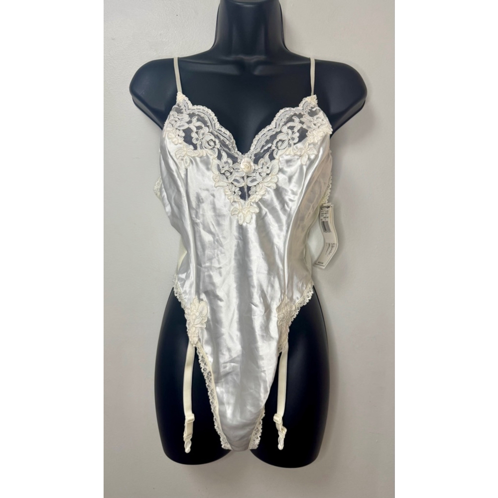 NWT Vintage Cinema Etoile SEXY Lace Thong Bodysuit Size M Winter White